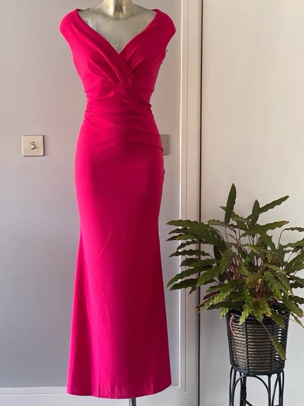 Elegant Fuchsia V-Neck Maxi Dress with Draped Waist